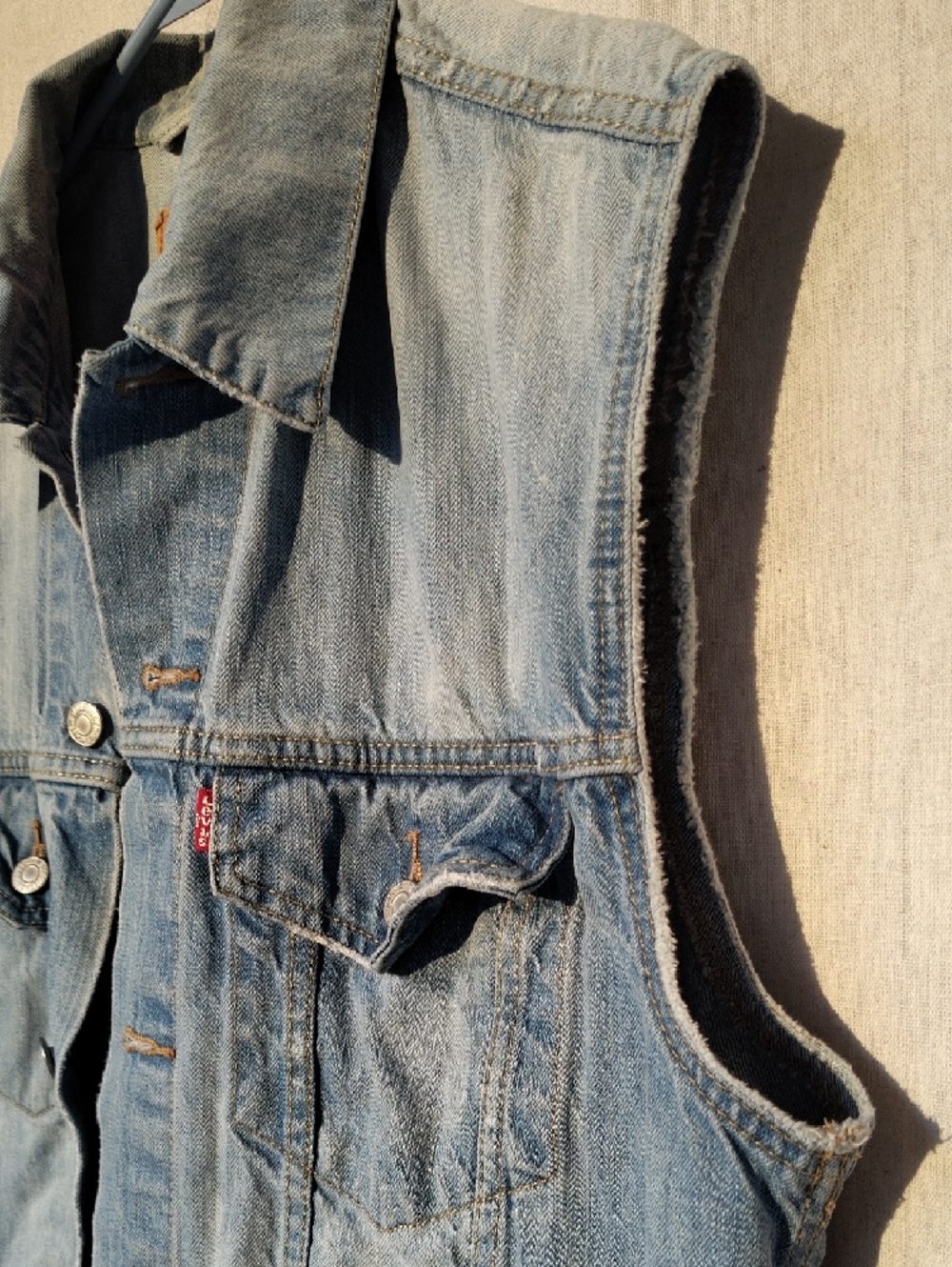 Levi's Light Blue Denim Trucker Vest Men's XL - Picture 7 of 10